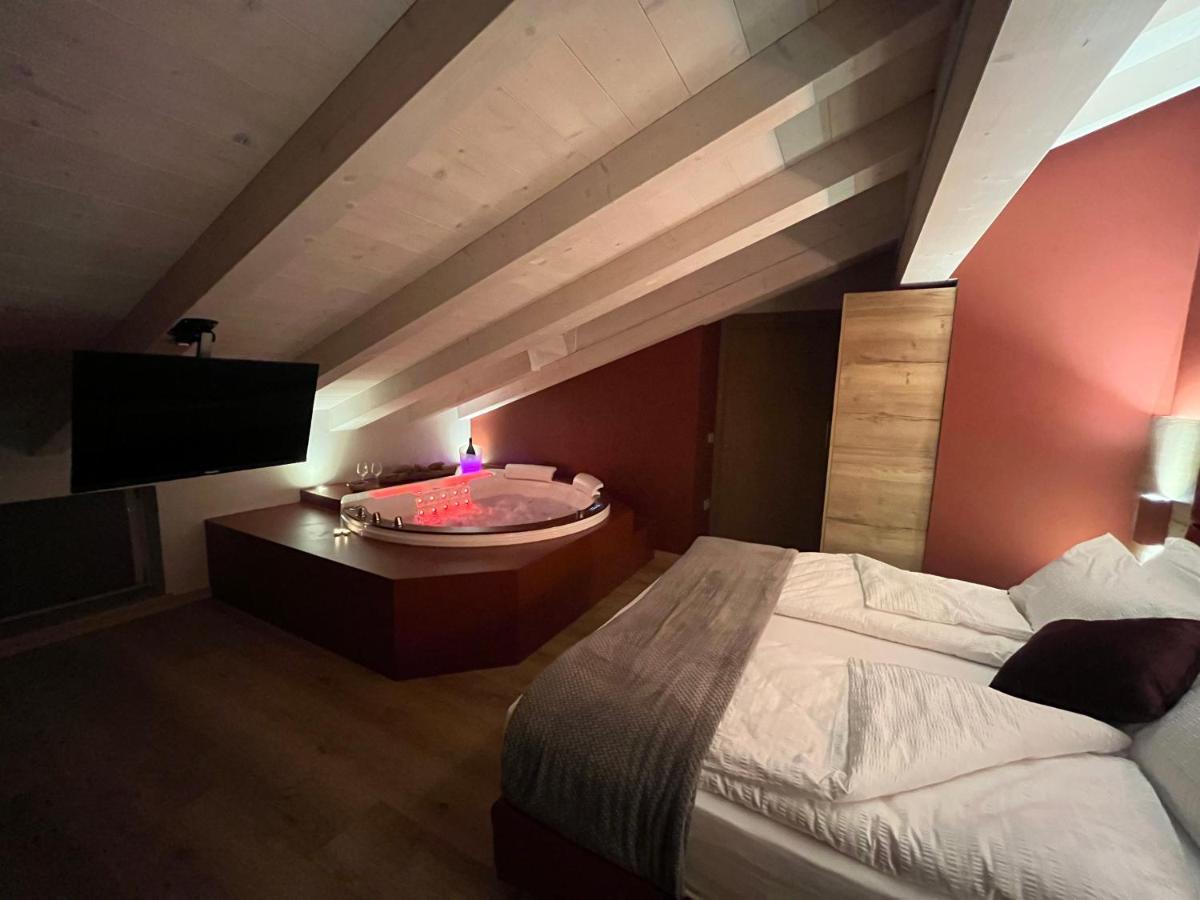 Le Rocce Val Di Non - Quality Room & Breakfast Tassullo Exteriör bild